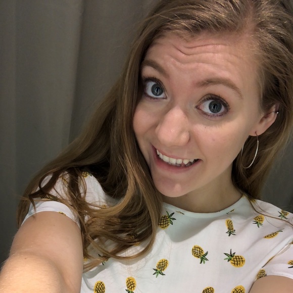 Meet your Posher, Allison - Picture 1 of 1